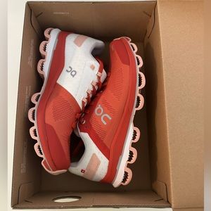 Like NEW ON On-Cloudflow Women’s